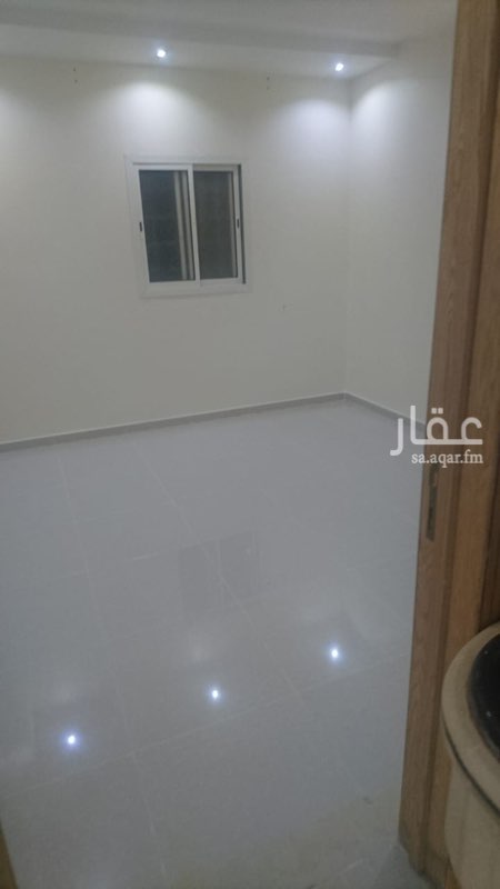 1585401 للايجار دور علوي بحي الاركان
يتكون من .
٣ غرف نوم + مجلس + مقلط + صالة جانبية + ٣ دورات مياة + مطبخ + مدخلين
التواصل : 0503679000