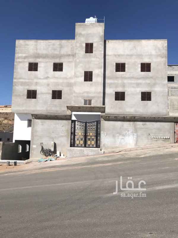 1630137 عماره مكونه من ٤ ادوار بناء خاص مكون من ٦ شقق مع دور كامل وملحق بالسطح
مشطب منها ٤ شقق تشطيب داخلي كامل مع التأثيث وموجره وباقي شقتين مع دور كامل منهي من مرحله اللياسه الداخليه والخارجيه
يوجد بايكه بالقبو وبير مصعد سعه ١٠ اشخاص
الموقع ابها - حي الوصايف ،،، شمال مصلى العيد