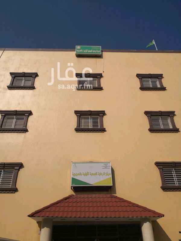 1310091 العقار العقار مكون من اربع طوابق كان مؤجر للشئون الصحيه لمده اربع سنوات ..مستوصف .. يوجد فيها مخارج طواري ووجود متطلبات الدفاع المدني كامل ورخصة من قبله اربع مرات .يوجد بها مصعد… امامها برحه
وفيها استقبال بغرفة العمال
ممكن تكون شقق مفروشه اومستوصف اهلي ..قريبه من الجبل الاخضر ومن المفتاحه ..ومن ابو خيال
للتواصل اتصال او وات سب