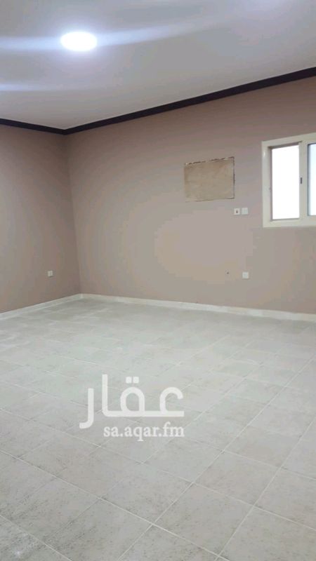 1330346 سكن عبارة عن غرفة و بوفيه و حمام
السعر شامل للكهرباء والماء والخدمات
يوجد مثعد و حارس في العمارة