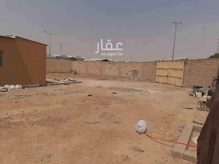 1724924 عبارة عن حوش مساحة ٦٨٥م علي شارعين ويوجد مكاتب وموضح بالصورة للتقبيل