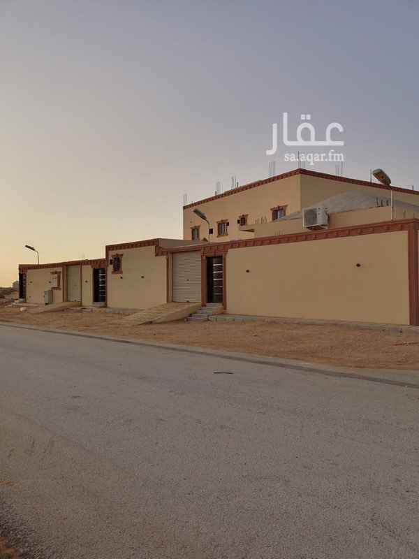 1553560 ا سنه وثمانية اشهر دور وشقتين درج مفصول الدور الارضي ملحق رجال 6/12 ومشب وغ7/5 وغرفه دورة م ومغاسل وملحق نساء على الشارع الشرقي مع دورة مياه وغرفة غسيل. العماره مجلس ومقلط ومطبخ ومستودع وصالة نساء 5/8 واربع غرف نوم ثلاث حممات مع مغاسله لشقه الاولى مجلس وصاله ومطبخ وثلاث غرف ودوتان مياه والشقه الثانيه مجلس وصالة ومطبخ وغرفتان وثنان دورات مياه المدارس قريبه الفله شارعين جنوبي 20وشرقي15
مساحة الارض 996 متر الفله معزوله عزل حراري جدران ودرايش والاسطح مع جميع الملاحق يوجد بها ثلاث احواش وكل حوش مدخل