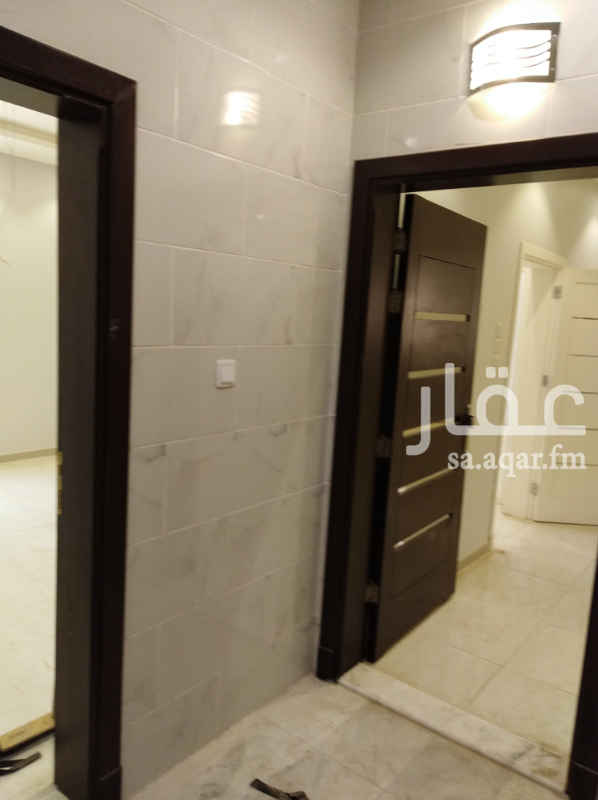 1751649 للبيع شقة حي زهرة المنار
٥غرف ٤حمام صالة ومطبخ وخزان مستقل وغرفة خادمة وسائق ب٦٨٠الف