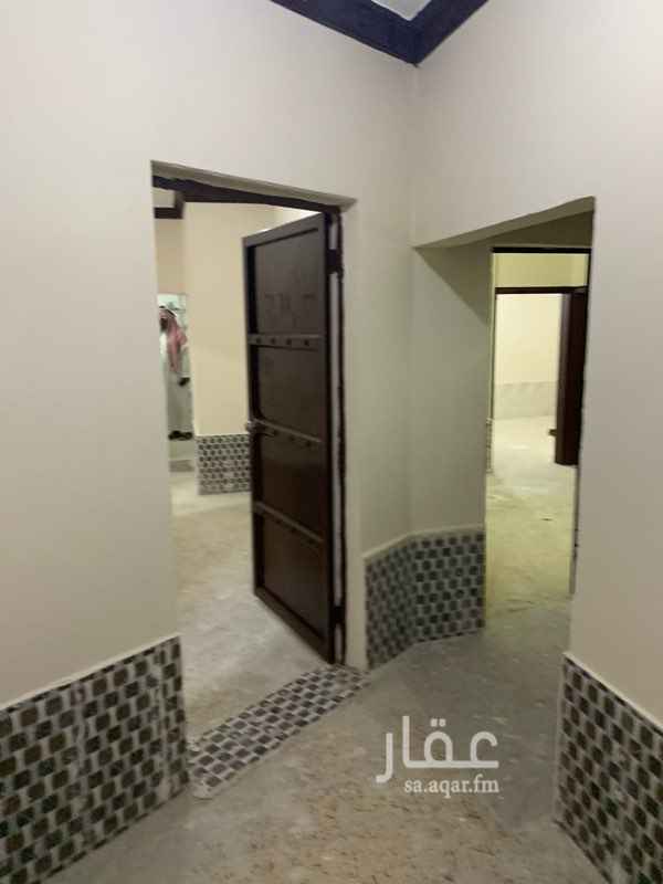 1620710 2 شقه عزاب للايجار نظيفه