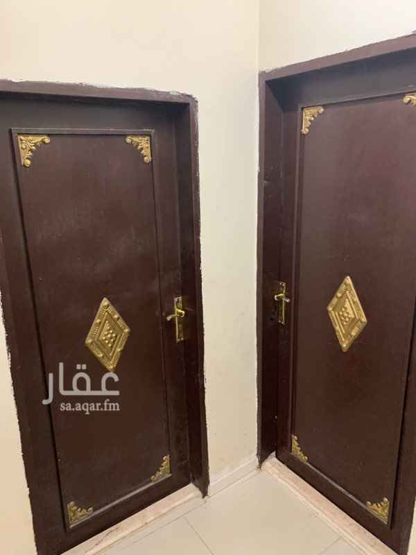 1638027 شقه للايجار 3 غرف صاله مطبخ 2 حمام
السطح فاصي