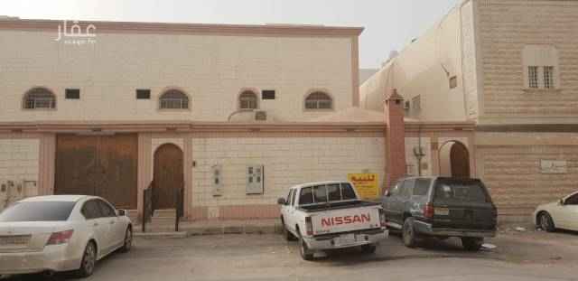 1510410 فيلا للبيع دور وثلاث شقق حي السعادة بجوار مدرسة أفاق التربيه المساحه 450 دبلكس تتكون من دور ارضي مشب+ مجلس مجلط وصاله ٣ غرف نوم ومطبخ و ٤ دورة مياه الشقق مجلس وصاله ٢ غرفه نوم مدخلين ومطبخ ٢ دورة مياة شارع ٢٠ جنوبي عليها بنك ٢٠٠٠٠٠ والسوم مع البنك عمر العقار ١٥ سنه