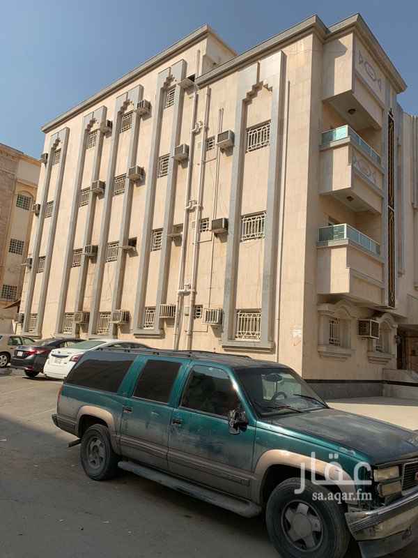 1298960 عمارة ثلاثة ادوار وملحق
سبع شقق
الشقة خمس غرف وصالة كبيرة وصالة طعام وثلاث دورات
مياة