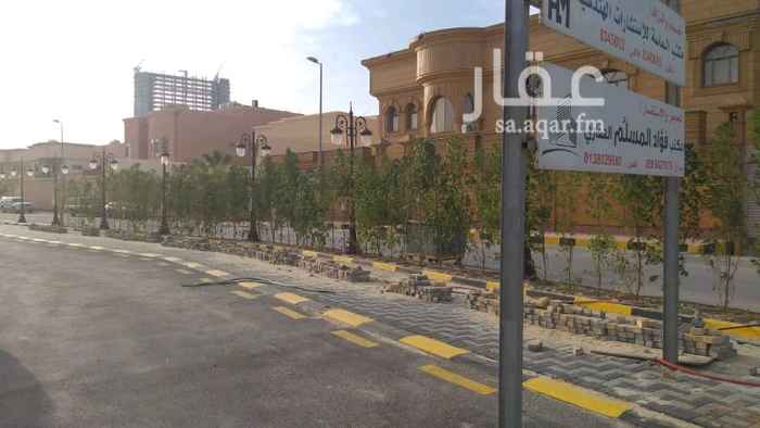1489361 مجمع تجاري بحي الشاطي الغربي به عدد ٢٠ محل مساحات مختلفه تبدا من ٣٦ م إلى ٢٢٠ م وأسعار تبدا من ٣٠ألف الي ٢٠٠الف ريال مكان مميز وتصميم ممتاز وتشطيب لوكس يصلح لجميع النشاطات