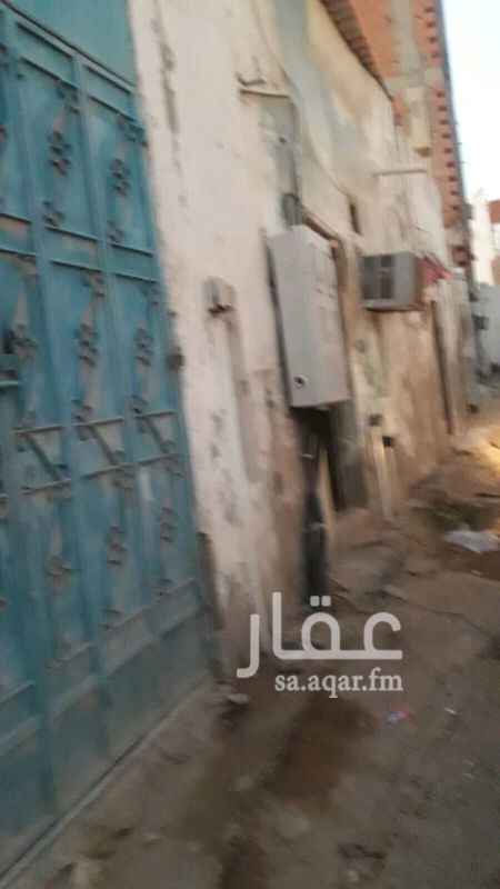 1384359 للبيع فى حي غليل بمدينة جده بيت شعبى مساحه ٢٢٠ متر شوارع ١٦جنوبى وممر غربى ٤متر و ممر ٦متر شرقى مطلوب ٣٥٠الف باصاك