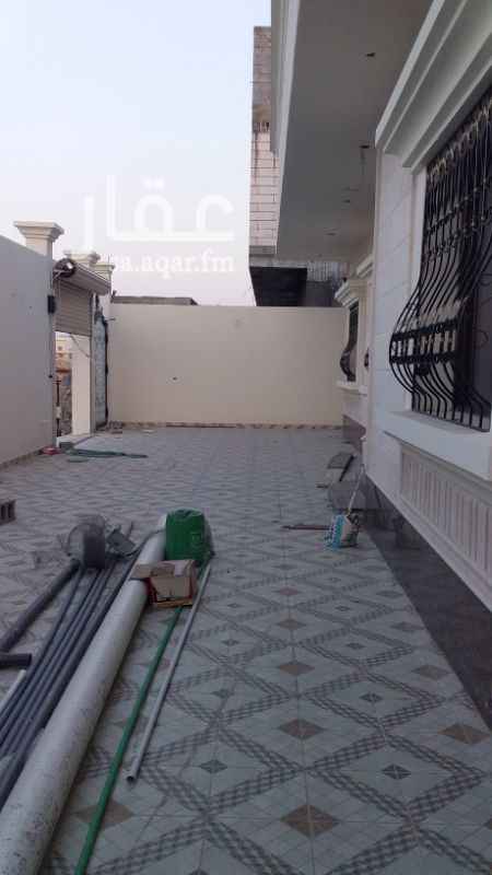 1294977 دور واحد مساحته ٥٠٠
٤غرف وحده ماستر وصالتين كبار ومطبخ ومجلس رجال ومقلط عرض الشارع ٣٢
واحد ٩٥٠
والثاني ٩٧٠
للجادين فقط وتواصل واتس ياخوان
