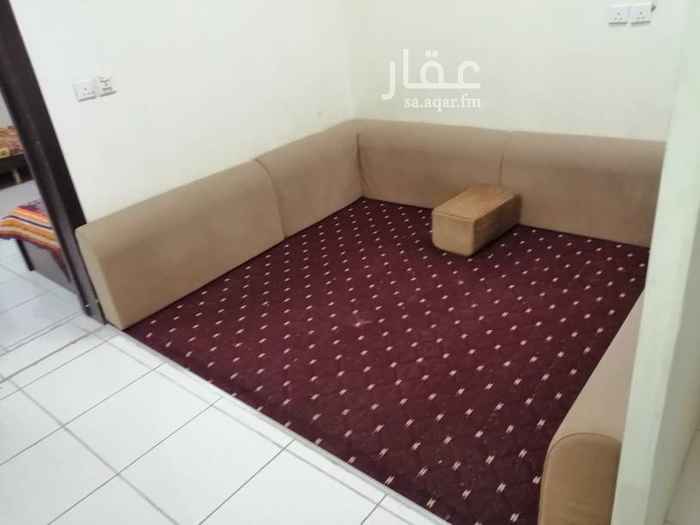 1691617 شقه غرفه وصاله ومطبخ وحمام مفروشه ونضيفه وموقعها ممتاز بالقرب من كل الخدمات على طريق الدمام الفرعي خلف مطعم الرومانسيه شهري 1500 شامل المياه والكهرباء عزاب