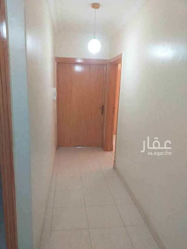1751929 ٤ غرف وصاله ٣ دوره مياه ومطبخ في العزيزيه حي اللولوه بالملحق قريب الممشى