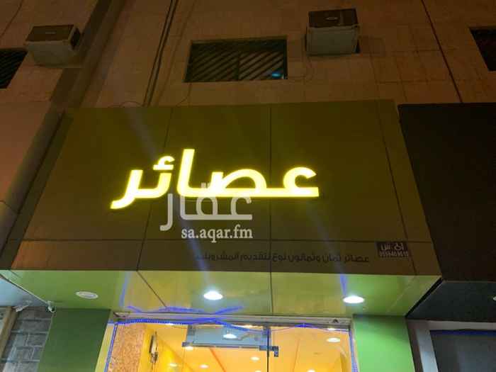1662845 محل عصائر للتقبيل بسبب السفر خارج السعوديه
المحل موقعه ممتاز للغايه
دخله يتراوح من بين 200 الى 500
1- مجهز باله بن كيك
2- و3 ثلاجات
3- 6 خلطات عصير
مساجه المحل : 4*8
