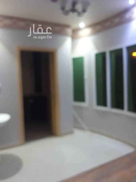 1681362 دور علوي للايجار حي اليرموك الغربي اقرب من شارع الحسن بن الحسين يتكون من مجلس مقلط صاله ثلاث غرف نوم غرفه رئيسيه بحمامها وعداد كهرباء مستقل ومدخلين للدور السعر ٣٠ الف