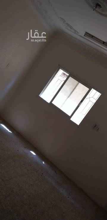 1579318 دور ارضي مكون من 6 غرف ثلاث مداخل زاويه شارع 20 سنه 15 موقع ممتاز حي بدر 91 أ مجداد بالكامل