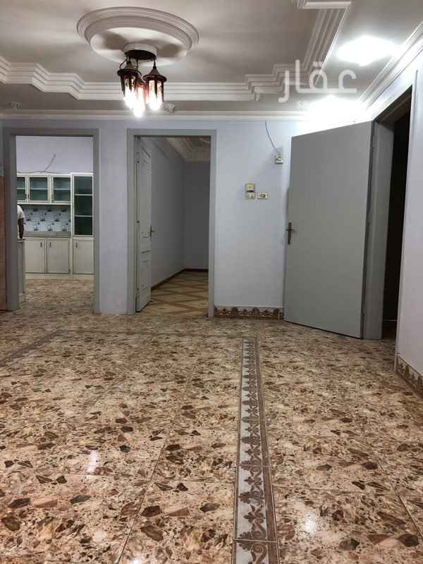 1687865 دور ارضي عبارة عن اربع غرف و حمامين و مطلخ و يوجد فيه مع مدخل خاص بالسيارة و يوجد ملحق مع حمام خارجي وغرفة خاصة بالسائق مع الحمام كما يوجد ثلاث مستودعات
ملاحظة: اوقات الاتصال من الساعة الخامسة عصراً الى الساعة التاسعة ليلاً