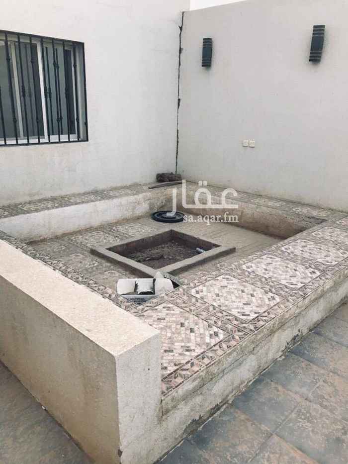 1587931 استراحه في حي العارض مدخل لسيارات ومشب وغرفه ومطبخ وحمام