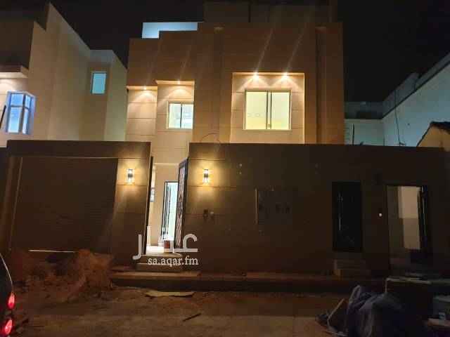 1469491 *حي العقيق*
للايجار فيلا مفصولة
دور+دور+دورشقتين
المساحة:٣٠٨م
الشارع:٢٠شرقي
الدور الارضي
مدخل سيارة.+غرفة سائق+
مجلس رجال.+صالة طعام.+صالة عائلية.+مطبخ.+٣غرف نوم منهم غرفة ماستر..+غرفة شغالة وغسيل
راكب مطبخ. ومكيفات
قيمة الايجار ٦٥ الف
الدور العلوي.
مجلس رجال+ صالة طعام
صالة عائلية+مطبخ+٣غرف نوم منهم غرفة ماستر٤٥
+غرفة سائق
راكب مطبخ ومكيفات
قيمة الايجار ٥٠ الف
السطح.
عبارة عن شقتين.
شقه غرفه وصاله ومطبخ وحمام
سعرها ٢٠ الف
وشقه غرفتين وصاله وحمامين
راكب مكيفات ومطبخ
السعر ٢٣ الف