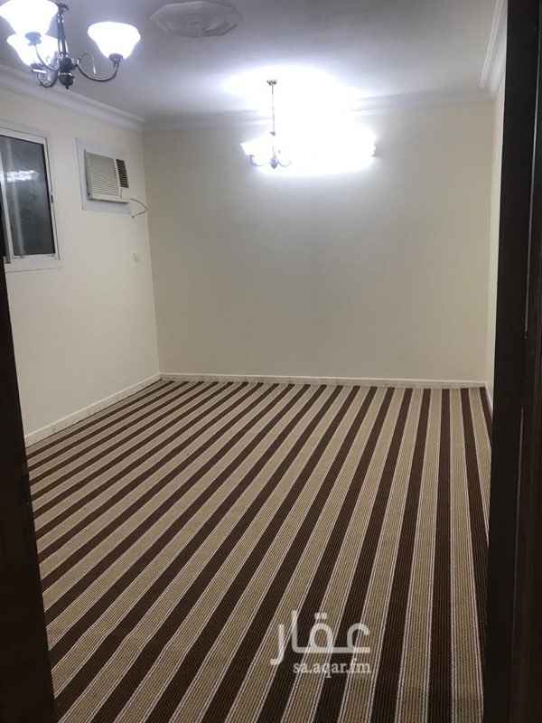 1459923 شقه عزاب غرفه 5x4 مع صاله مع حمام مع مطبخ المطبخ راكب المكيفات راكبة يوجد مجلس بالصالة جديد يوجد فرش بالغرفة مع سطح غرفه 4x4 للتواصل مكتب التميز للعقارات جوال 0538338221_0502208522