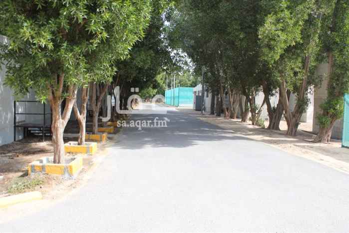 1039895 للشركات والمؤسسات والمستثمرين المقاولين والصناعيين نقدم لكم مجمع سكني متكامل الخدمات معتمد من شركة أرامكو وشركة صدارة عبارة عن معسكر منشأة في مدينة الجبيل الصناعية مع جميع وسائل الراحة الحديثة. واحة لمجموعة العمل في الجبيل ويقع قريب جدا من مواقع مشروع شركة صدارة، ساتورب و كايان السعودية. مساحة المجمع 92000 اثنان وتسعون الف متر مربع متكامل الخدمات اعاشة رفاهية خدمات الغرف والغسيل مسجد لصلاة الجمعة مستوصف حراسة أمنية محطة تحلية والمزيد ولتفاصيل اكتر حول الاسعار التواصل مع الرقم في الاعلان