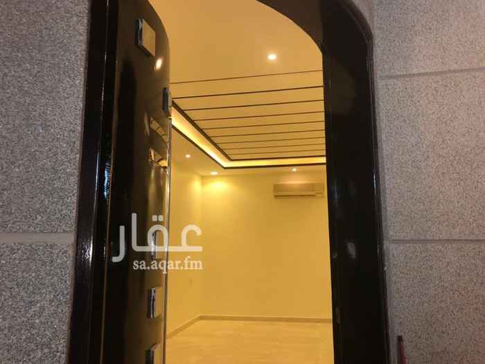 1584244 فيلا للبيع شمال الرياض طريق ابو بكر
( .. *حي النرجس بنأء شخصي* مخطط القصور.. )
قريب من أسواق التميمي المساحه 286 متر
الفيلا تتكون من ..
( .. *دور ونصف وشقتين استثماريه* .. )
الدور الارضي مدخل سياره وغرفة سائق ومجلس رجال
ومقلط و آثنين صاله وغرفتين نوم ومطبخ و آثنين دوره مياه
والدور العلوي أثنين غرف نوم وصاله و اثنين دورة مياه
والشقق غرفتين وصاله ومطبخ و اثنين دورة مياه
البيع يشمل جميع المكيفات ب الفيلا سبليت حديث
الفيلا حديده عمرها سنه و3 اشهر
ملاحظة: التواصل ع نفس الرقم حفظاً للحقوق