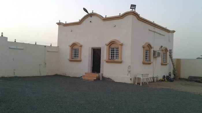 1488857 استراحة بالخمره حي البركه
تتكون الاستراحة من
غرفتين 4*4
صاله 4*5
1 حمام
مطبخ 4*3
يوجد خزان أرضي يتسع لوايتين سكس
ويوجد بيارة اعزكم الله
تبقى مساحة كبيرة من الحوش تتسع لبناء عمارة سكنية
الاستراحة ذات موقع مميز على حرف T
وقريبة من المسجد ومن شارع الثلاثين الجنوبي
يوجد كهرباء عداد
رقم القطعة 1826
مساحة الاستراحة الاجمالية 750 م
30م * 25م
الأرض بوثيقة مبايعة
وصلى الله وسلم على نبينا محمد