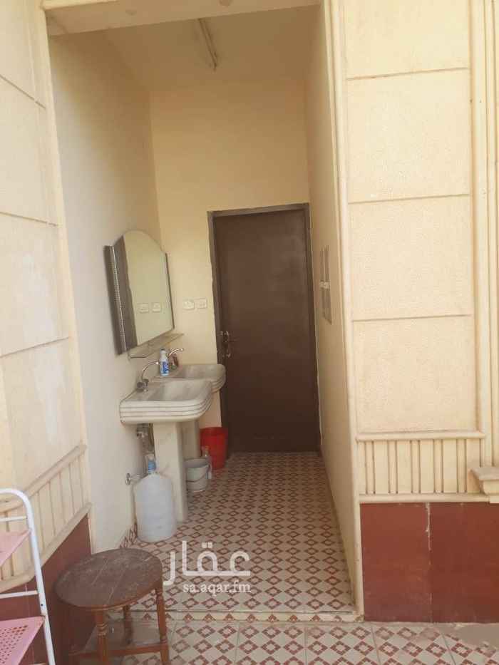 1484970 ايجار دور ارضي يتكون من
٢غرفة نوم
١مجلس رجال
١مجلس نساء
١صالة
١مطبخ راكب
١مقلط
٤حمامات
١مشب
١حوش
١مدخل سيارة
