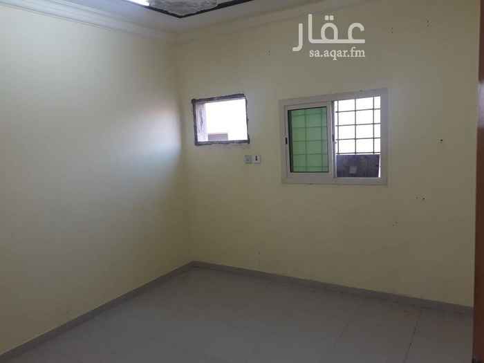 1732706 شقة دبلكس. روف. دور ثاني وثالث. مكونة من ٦ غرف
الدور الاول
مجلس مع حمام رجال
مقلط رجال
صالة
مجلس نساء مع حمام
مقلط نساء
الدور الثاني
غرفة نوم ماستر مع حمام داخلي
غرفة نوم مع حمام خارجي
سطح خاص
يوجد درج خاص بالسطح خارجي ايضا
المبلغ المطلوب ٣٠٠٠٠٠ ريال كاش. التنازل عن باقي قيمة القرض العقاري. ٣٥٠٠٠٠ الف ريال. القسط ١٥٤١ ريال فقط شهريا