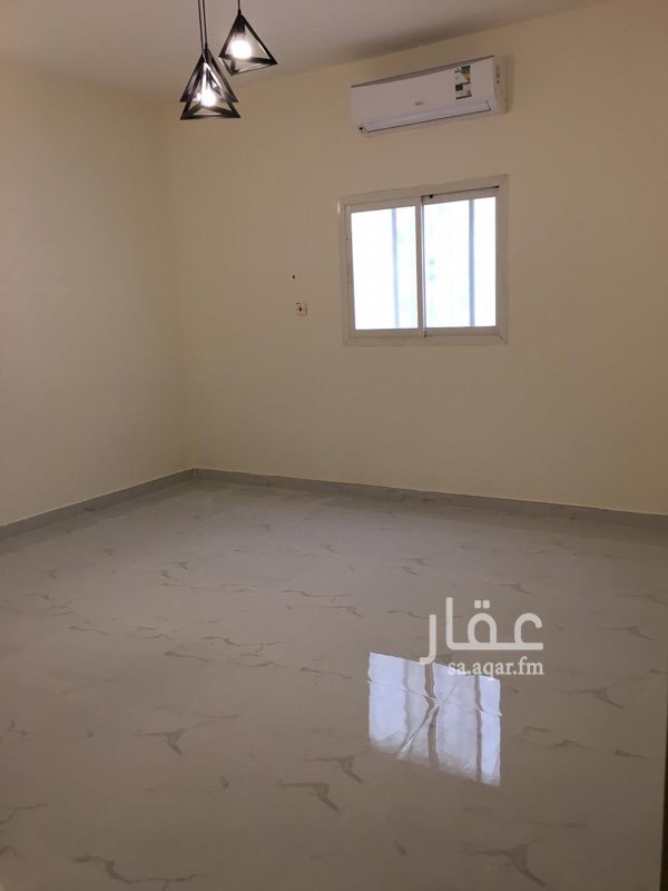 1649065 شقة سوبر لوكس
مجددة بالكامل ارضيات جديدة - حمامات جديدة - مطبخ جديد - مكيفات اسبلت جديدة
مطلة على الشارع تدخلها الشمس
غرفتين نوم - حمامين - مطبخ - صالة - مجلس