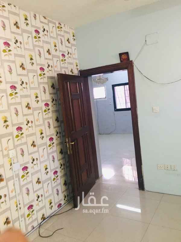 1649818 شقة عوايل ٣غرف وحمامين وصالة ومطبخ وحوش كبير بحدة حي الربوة تقاطع يحي المعلمي مع المكرونة للتواصل ٠٥٦٩٩٨٥٩٨٥
رقم الحارس 0590684627