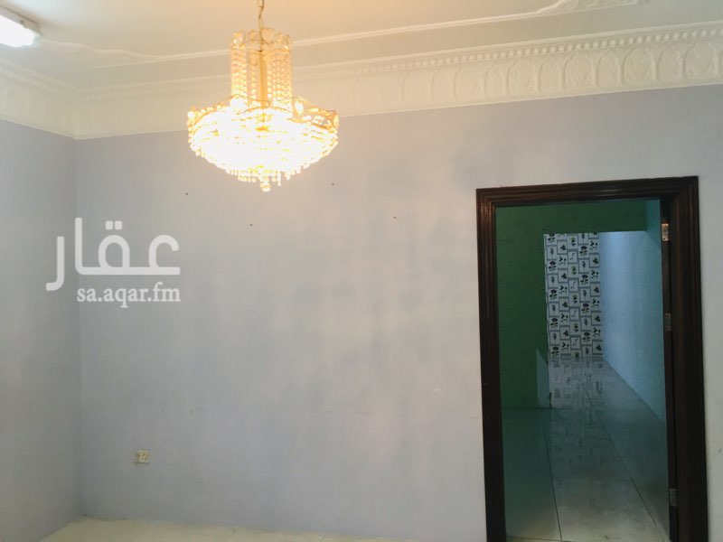 1668357 شقة عوايل ٣غرف بجدة حي الربوة تقاطع يحي المعلمي مع الثمانين المكرونة ٣غرف وحماميين وصالة وهول حوش كبير