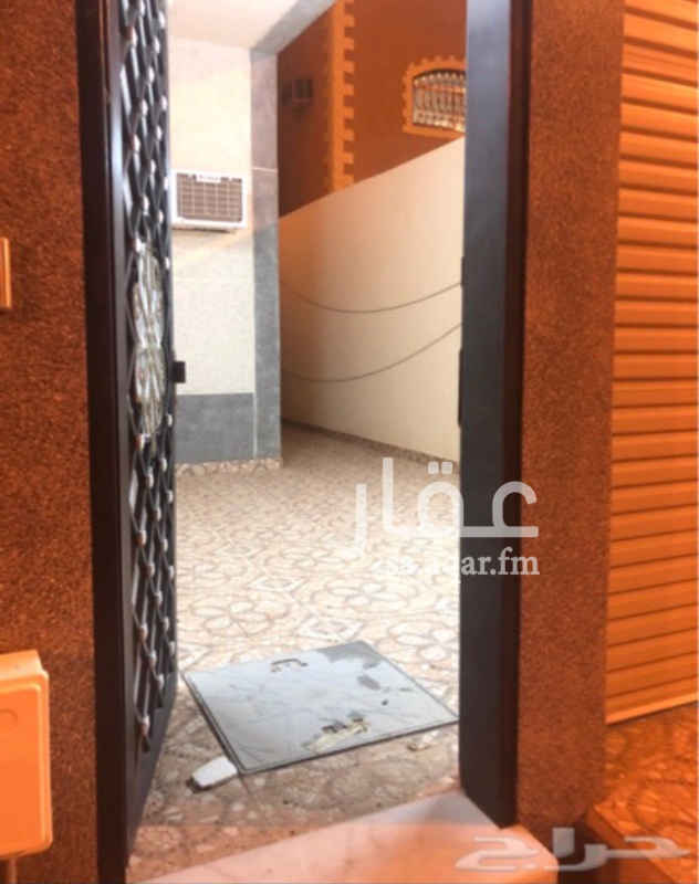 1333468 للإيجار (دور علوي) بريدة -حي الريان -شمال المعهد العلمي
مكونة من :
- مدخل سيارة .
- مجلس رجال
- مقلط
- دورة مياه رجال
- صالة
- مطبخ + مستودع
- ثلاث غرف + ثلاث دوراة مياه
- يوجد في السطح غرفة كبيرة جداً مع دورة مياه كبيرة للغسيل .
واجهة البيت كسر رخام ..