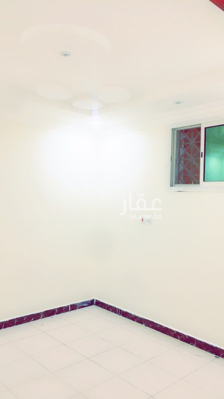 1754010 دور ارضي / كهرب مستقل / 4 غرف 1 ملحق مسلح / حوش / باب خارج العمارة و باب داخل العمارة / موقف خاص / مطبخ امريكي / مجاورها الممشى و الحديقة وجميع الخدمات / 2 حمامين / مطبخ راكب فخم