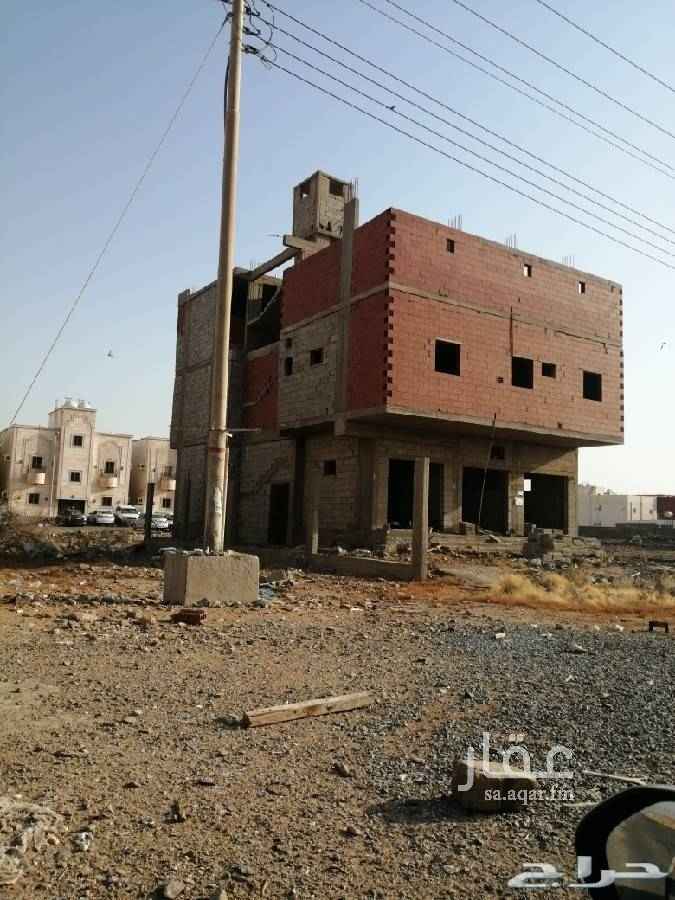 1585977 عماره من دورين و ملحق
الدور الأرضي يتكون من ٣ محلات و شقه تتكون من غرفتين وحمامين ومطبخ و مدخلين للشقه
الدور الثاني يتكون من خمسه غرف و مطبخ و صاله و ثلاثه حمامات وغرفه غسيل
الملحق عباره عن غرفتين وصاله ومطبخ وحمامين وسطح
وجود خزانين سفليه كبيره و الأساس متين لخمسه أدوار
للجادين التواصل على الواتس اب ٠٥٠٢٤٢٧٩٩٩