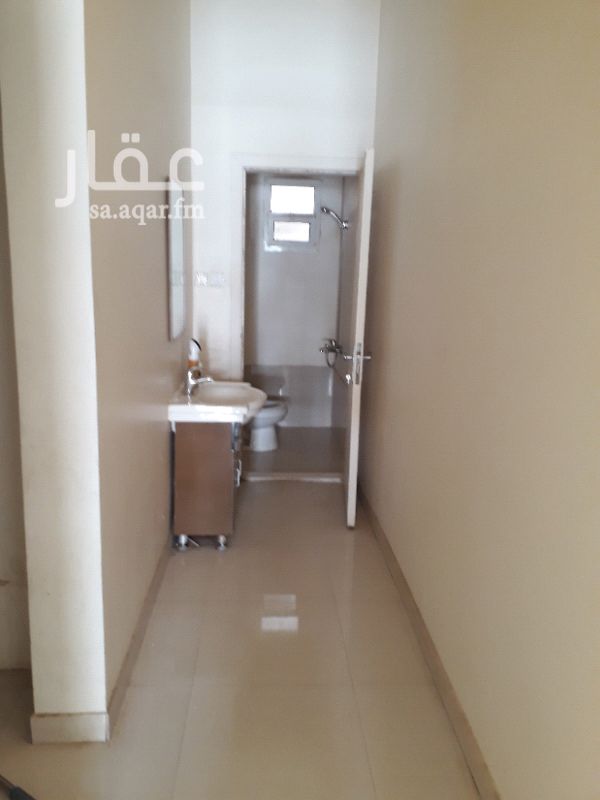 1207405 غرفه للايجار طريق أبوبكر الصديق ومطبخ راكب ومكيف راكب مكونه من غرفه وصاله ودورت مياه ومطبخ راكب ومكيف راكب وموقعه حلو جدا للاستفسار رواد الرياض ٠٥٠٢٤٤٢٩٠٣