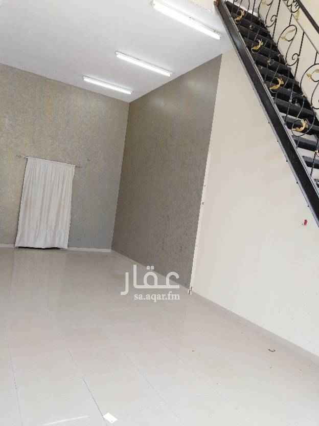 1429019 للايجار محل بالثقبة شارع المدينة تقاطع ٢٤ مساحة ٥٠م وميزان في المحل حمام وبوفية مطلوب ١٤٠٠٠الف في السنة. للإستفسار مكتب قصر العقارات شارع مكة تقاطع 25