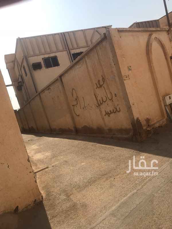 1196816 دور علوي مدخل خاص عداد مشترك
اربع غرف 5*4
غرفتين 2،5*3
صالة