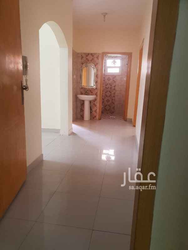 1646050 شقه نظيفه في مجمع سكني
فاتوره الماء والصرف على مالك العقار
وعامل نظافه موجود
والجيران محترمين جداً مثل الاخوان متعاونين
وسلامتكم .