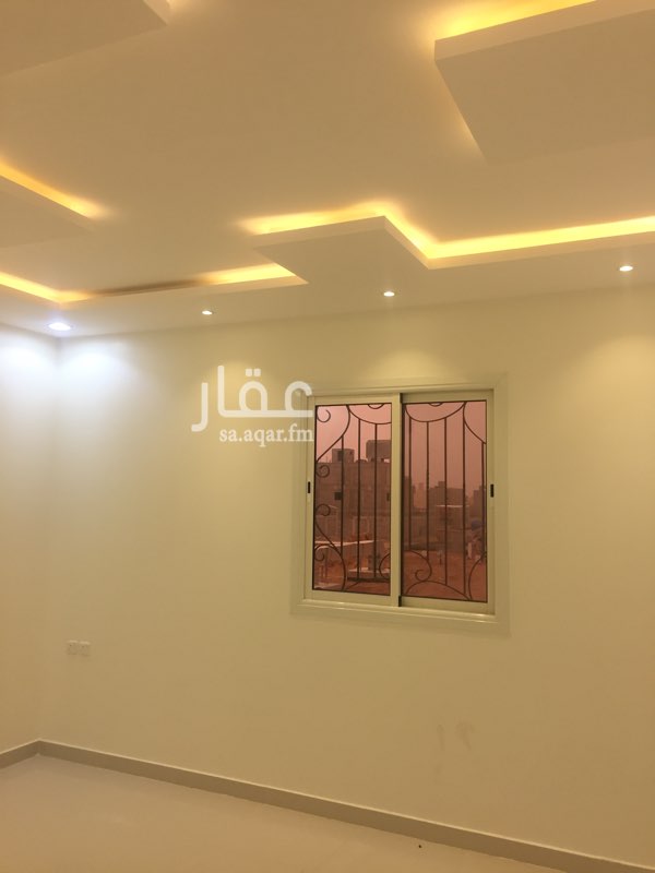 1446996 شقتين بالدور الاول 4 غرف وصاله ومطبخ و2حمامات جديده بالعارض شرق عبدالعزيز
والثانيه بالدور الثاني 3 غرف وصاله ومطبخ وحمامين ويوجد معها سطح ب 20000
للتواصل ابو فيصل / 0502823823