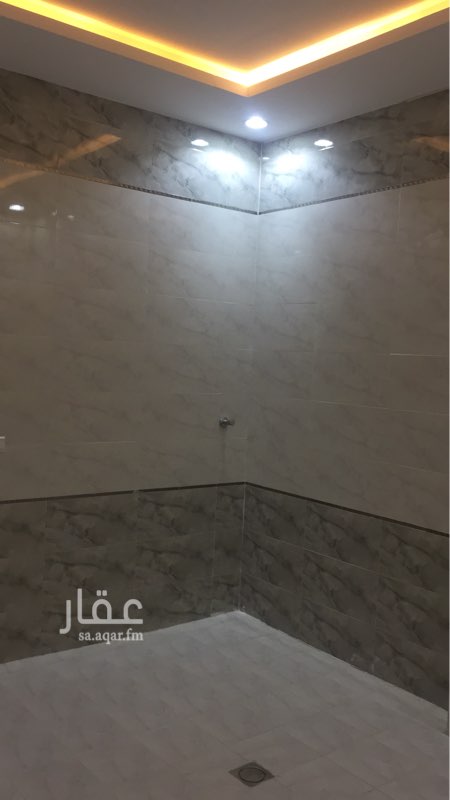 1475901 شقة تتكون من مجلس وصاله ومطبخ وغرفتين نوم وحمامين في حي العارض للايجار الشهري
للتواصل جوال/ 0502823823