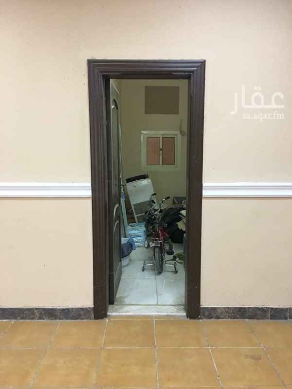 1399522 غرفه سائق للايجار الشهري ايجار جديد لايوجد بها مكيف او موكيت الحمام مشترك عدد الحمامات ٣ .
بجوار مسجد المخيل الورود ٣
المطلوب الشهري ٧٠٠ ريال