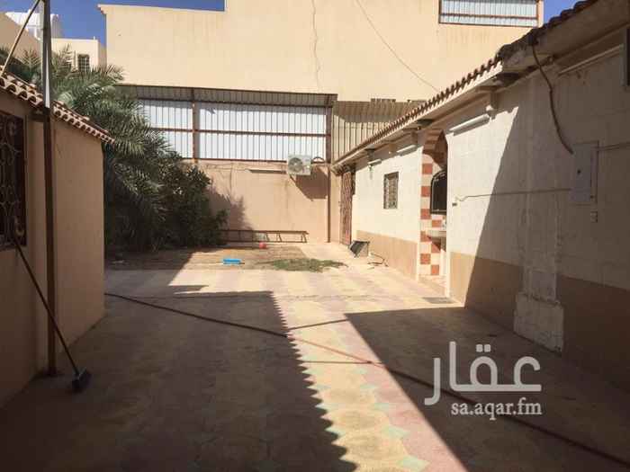 1411351 للبيع بحي العزيزيه خلف مسجد البواردي بيت مساحته 500نظام استراحه عليه بنك ب٤٠٠ الف والبيع ب٦٠٠ الف قابل لتفاوض البسيط للصامل التسديد كاش لايقبل البنك نقل اقساط فررصه للي بيشتريه موقعه جداً ممتاز ... الموقع غير دقيق مباااااااشررر