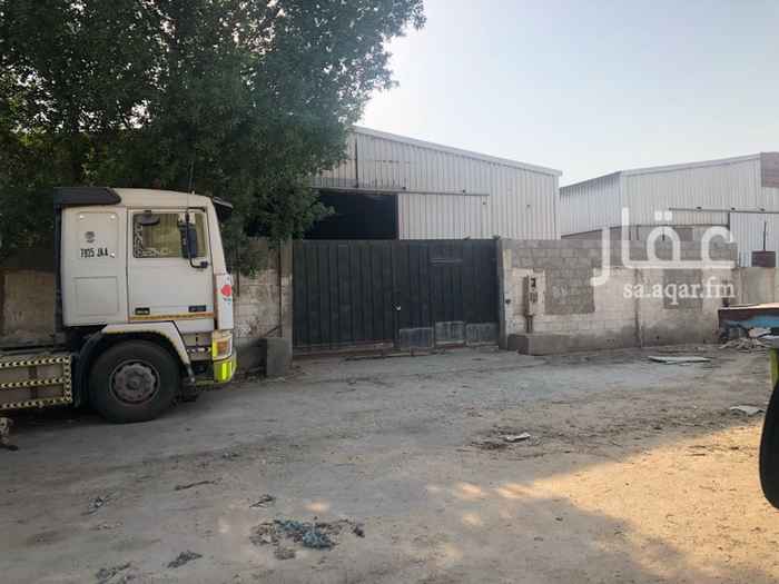 1645582 ورش عدد ٣ ورش عقد جديد خمس سنوات الاوله ٦٠٠ متر عقد منفصل والاخره عدد ٢ بمساحه ١٢٠٠ عقد اخر. كلهم جنب بعض قريبه من طريق ابوحديه