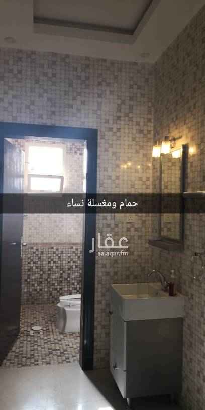 1352609 شقه في الدور الثاني بها ٦ مكيفات سبلت ومطبخ راكب وستائر
موقع البيت مقابل المسجد
عداد كهرب منفصل
الماء خزان خاص بشقتين يكفي تعبئة مره في الشهر
اسطوانات الغاز تحت الدرج