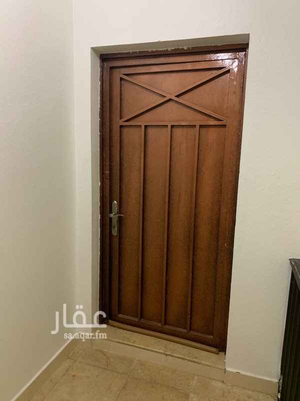 1559582 شقة دور ثاني ثلاث غرف ٤ في ٥ و مطبخ ملحق بالصالة و دورتي مياة