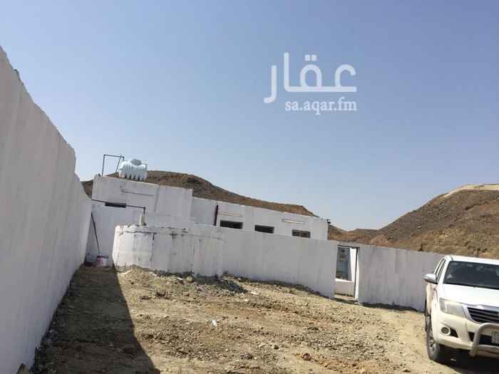 1209356 حوش مع ثلاث غرف وواحد مكيف ودورة مياه ومطبخ تصلح عزاب او سكن عمال او مستودع والمساحة 800 والسعر قابل للتفاوض ،، والله يرزق الجميع