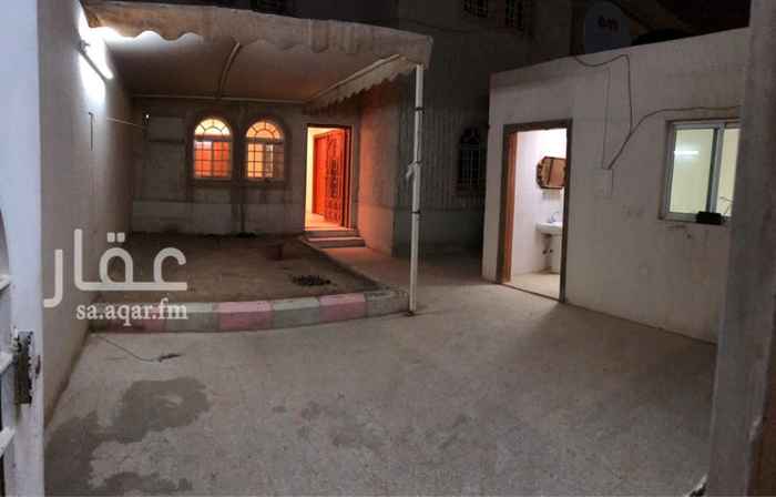 1480883 * يوجد مدخل سيارة .
* يوجد ملحق خارجي مع دورة مياة .