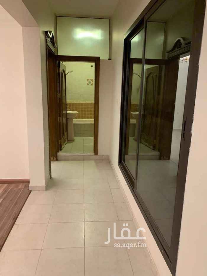 1700661 الشقه في فله خاصه ولوحدها فقط
ومدخل خاص
وسطح مستقل
ومطبخ راكب
غاز مركزي
للمعاينة التواصل مع المالك على
الجوال رقم 0555218388