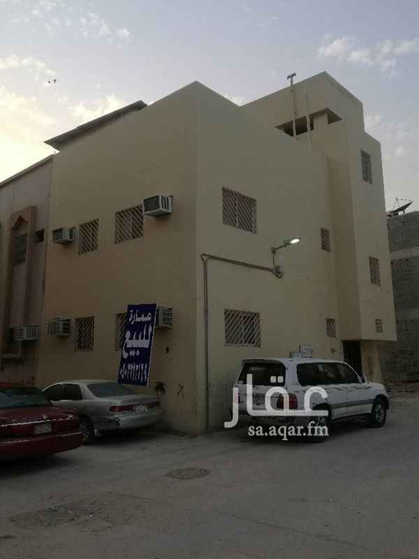 1401007 عمارة للبيع حي الشميسي على شارعين شمالي شرقي فيها شقتين وملحق وكل شقه فيها غرفتين وصاله وحمامين ومطبخ نظيفه على السوم .
