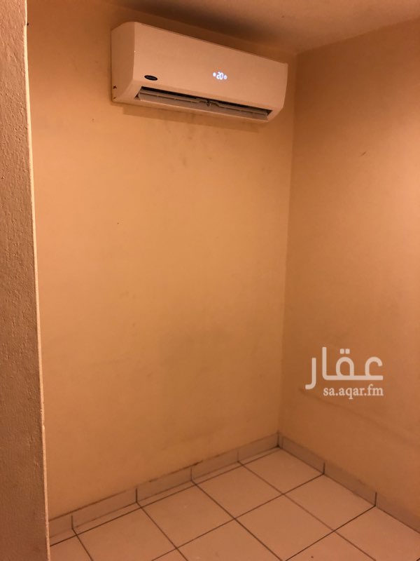 1693625 غرفة سواق للإيجار بحي الياسمين
المكيف راكب جديد والغرفة بحالة جيدة ونظيفة